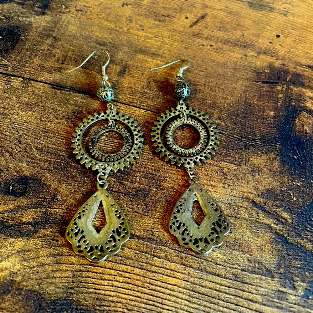 Pretty hanging earrings!